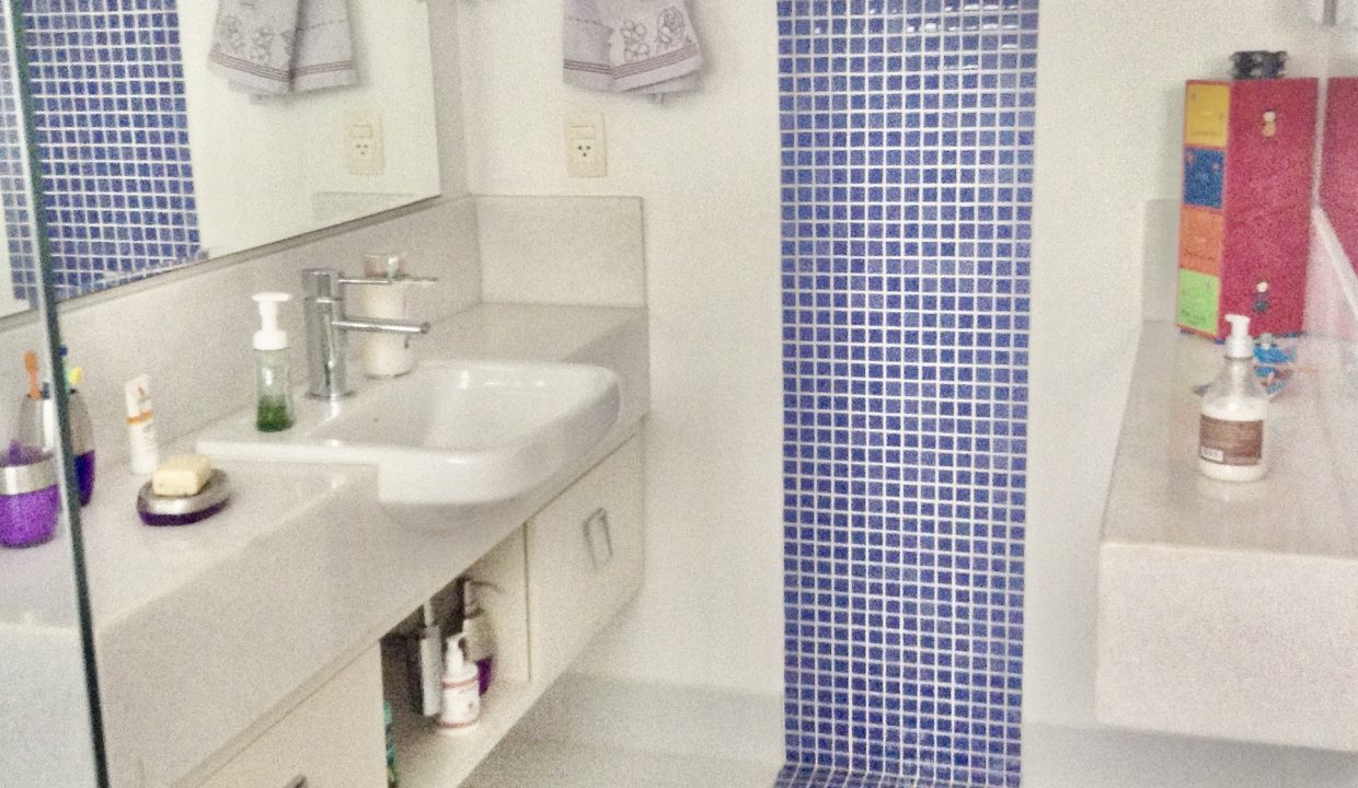 299F07DC-8472-4949-A980-A38261E85675